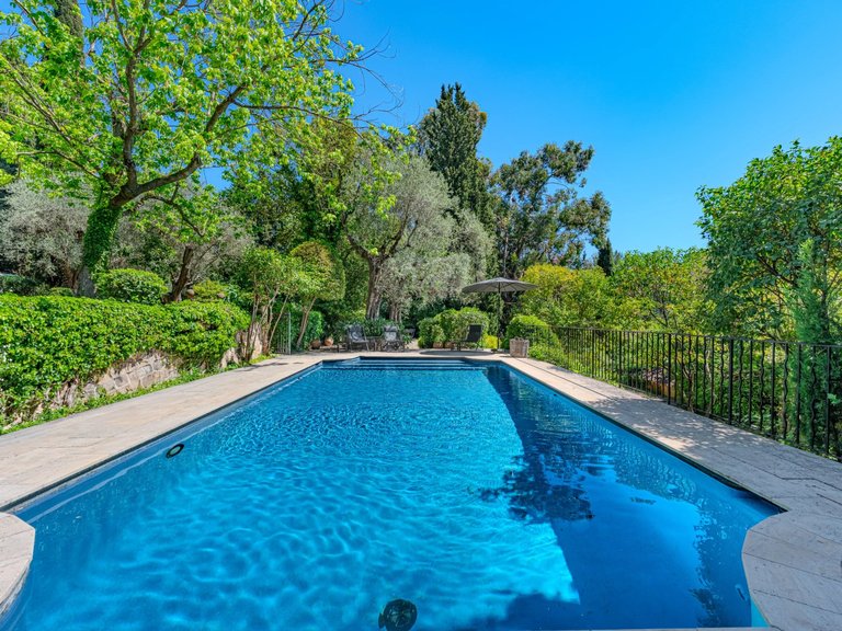 Villa for Sale in Grasse, Mougins, Valbonne, Grasse Area 5