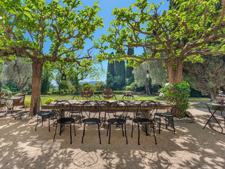 Villa for Sale in Grasse, Mougins, Valbonne, Grasse Area 6