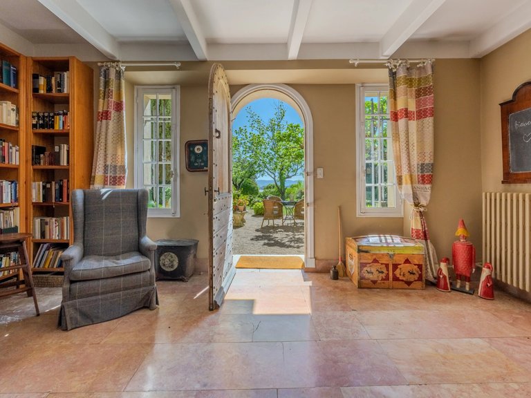 Villa for Sale in Grasse, Mougins, Valbonne, Grasse Area 10