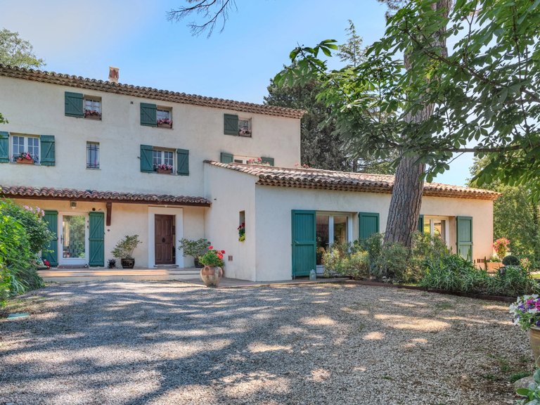 Villa for Sale in Grasse, Mougins, Valbonne, Grasse Area 16