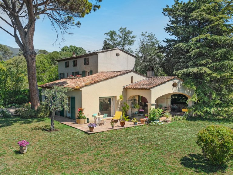 Villa for Sale in Grasse, Mougins, Valbonne, Grasse Area 3