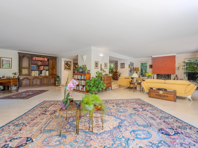 Villa for Sale in Grasse, Mougins, Valbonne, Grasse Area 7