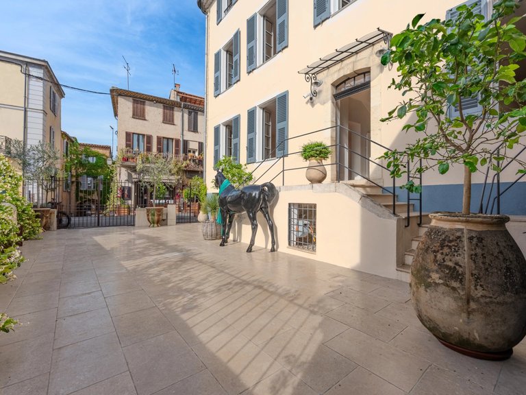 Villa for Sale in Biot, Mougins, Valbonne, Grasse Area 20