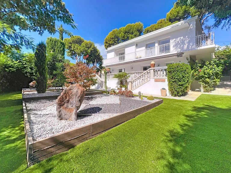 Villa for Sale in Cap D Antibes, Antibes Area 1