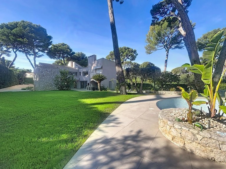 Villa for Sale in Cap D Antibes, Antibes Area 3