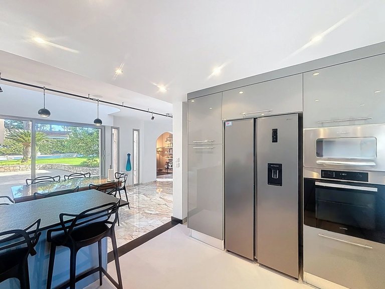 Villa for Sale in Cap D Antibes, Antibes Area 6