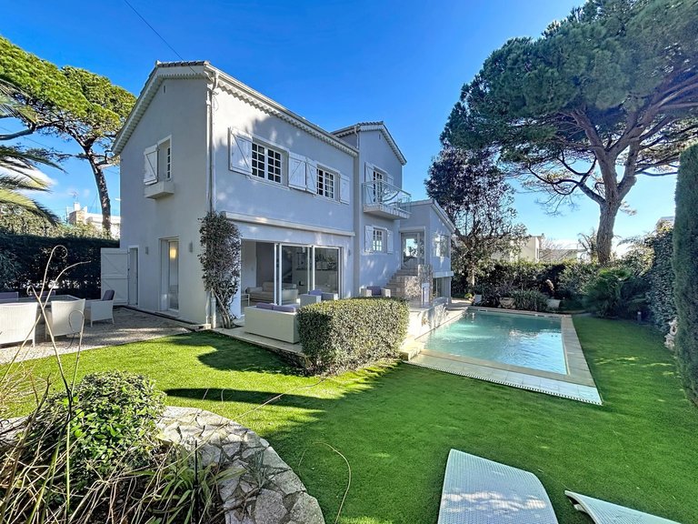 Villa for Sale in Cap D Antibes, Antibes Area 1