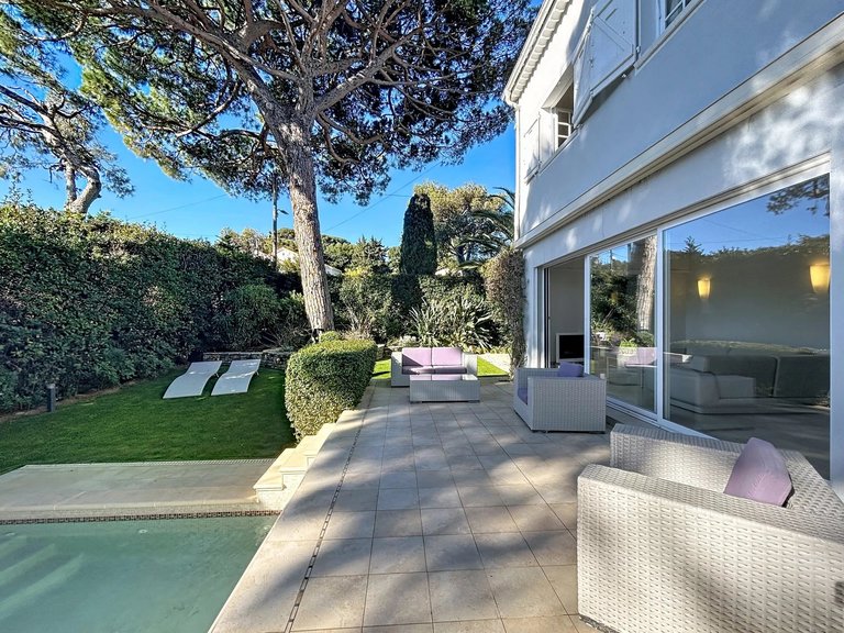 Villa for Sale in Cap D Antibes, Antibes Area 8