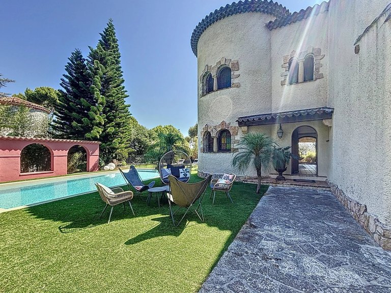 Villa for Sale in Cap D Antibes, Antibes Area 1