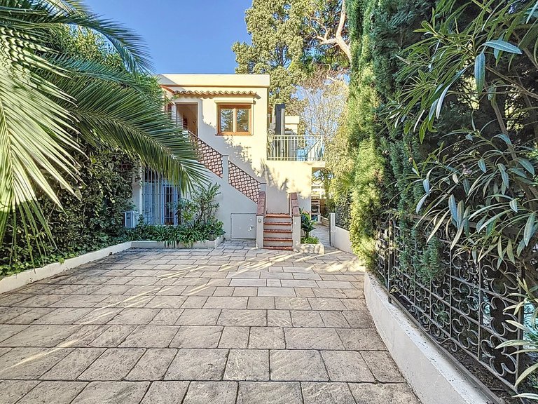 Villa for Sale in Antibes, Antibes Area 1