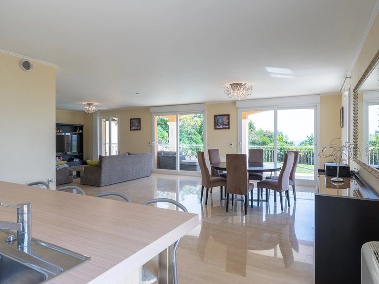 Villa for Sale in Nice - City, Nice Area 9