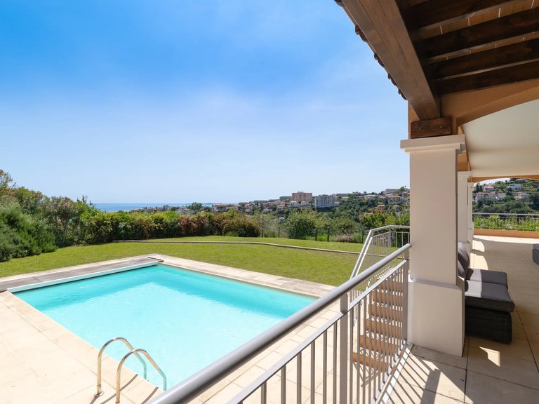Villa for Sale in Nice - City, Nice Area 4