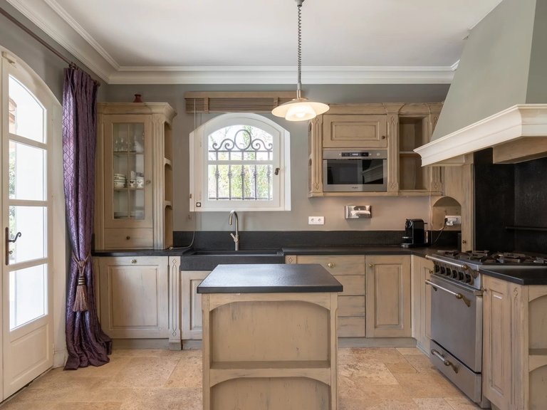 Villa for Sale in Opio, Mougins, Valbonne, Grasse Area 9