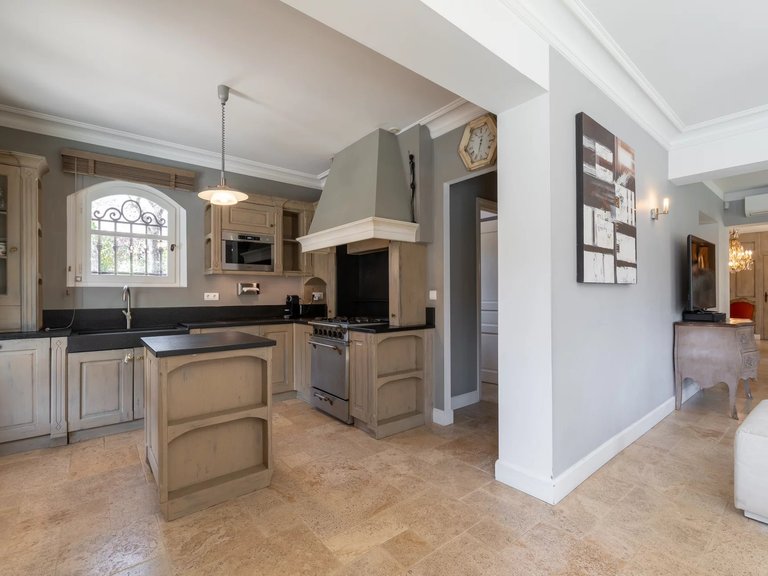 Villa for Sale in Opio, Mougins, Valbonne, Grasse Area 10
