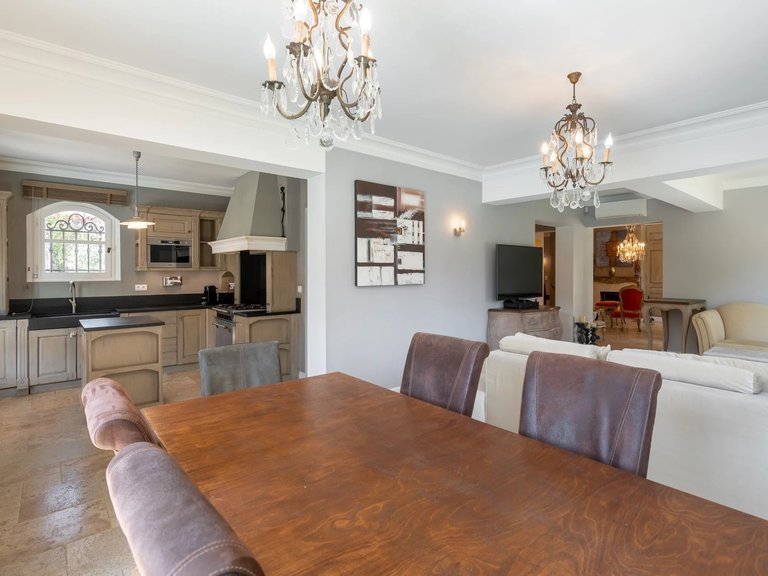 Villa for Sale in Opio, Mougins, Valbonne, Grasse Area 11