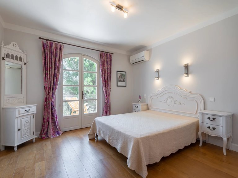 Villa for Sale in Opio, Mougins, Valbonne, Grasse Area 16
