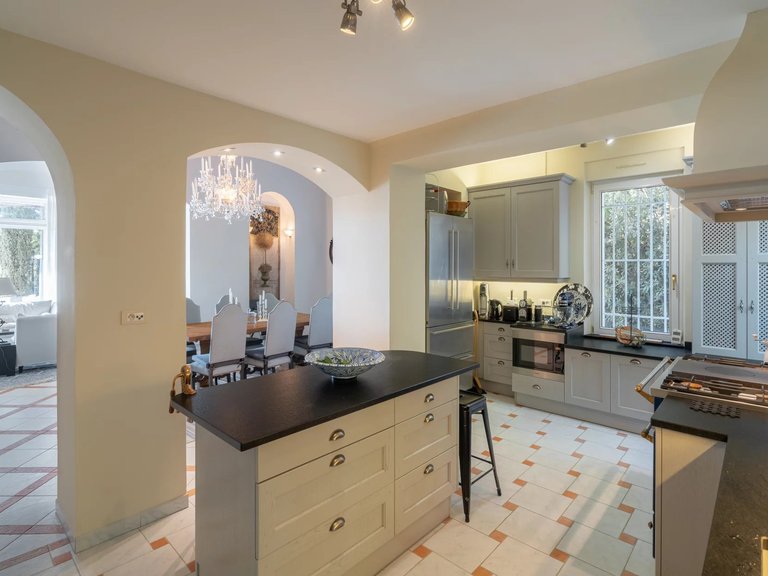 Villa for Sale in Grasse, Mougins, Valbonne, Grasse Area 1