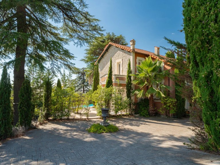 Villa for Sale in Grasse, Mougins, Valbonne, Grasse Area 16