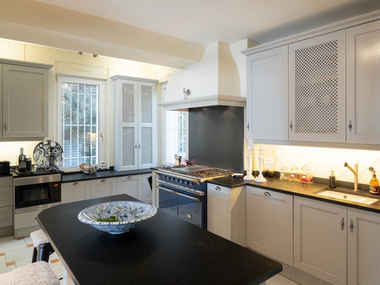 Villa for Sale in Grasse, Mougins, Valbonne, Grasse Area 18