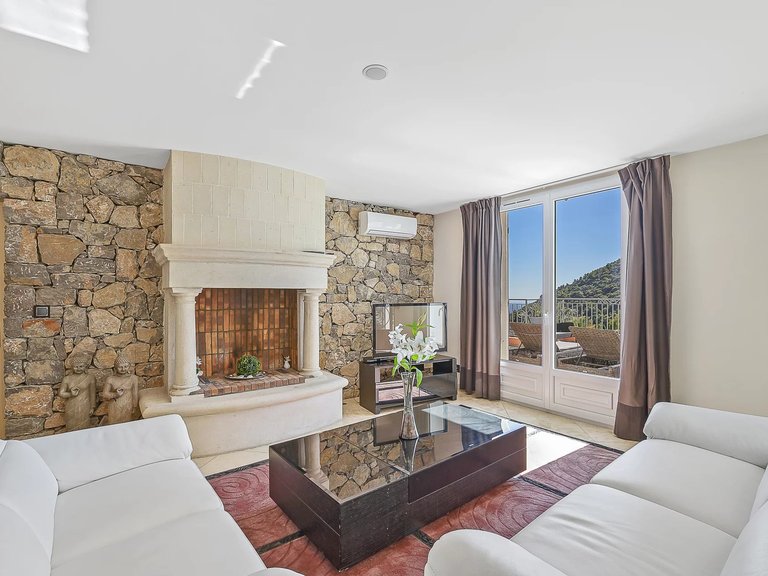 Villa for Sale in Grasse, Mougins, Valbonne, Grasse Area 6