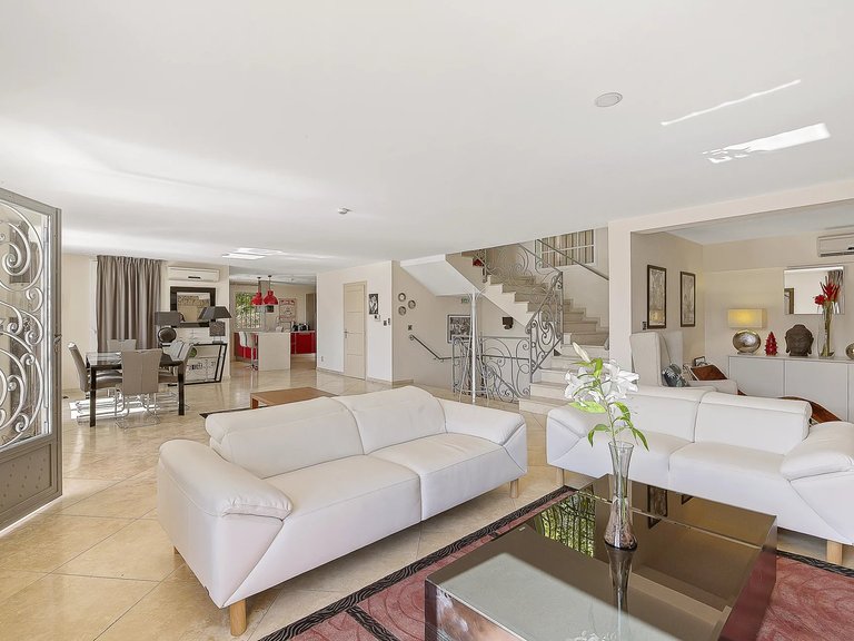 Villa for Sale in Grasse, Mougins, Valbonne, Grasse Area 9