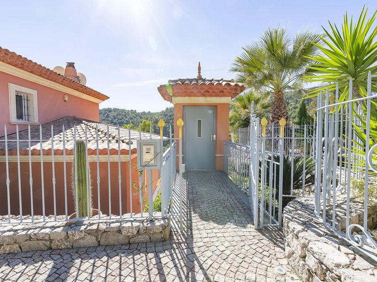 Villa for Sale in Grasse, Mougins, Valbonne, Grasse Area 13