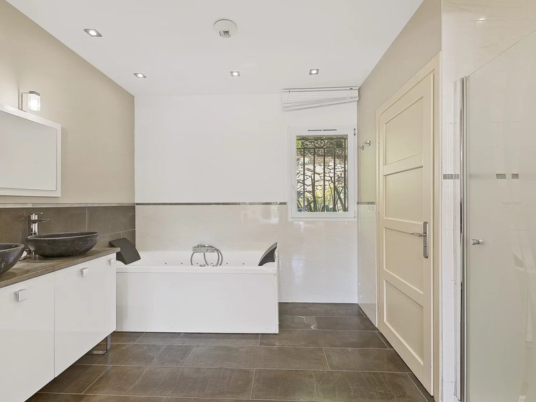 Villa for Sale in Grasse, Mougins, Valbonne, Grasse Area 17