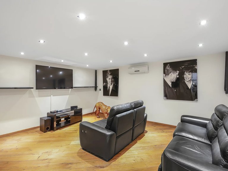 Villa for Sale in Grasse, Mougins, Valbonne, Grasse Area 20
