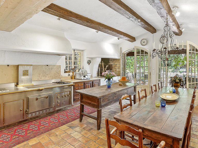 Villa for Sale in Tourrettes Sur Loup, Vence, St. Paul Area 13
