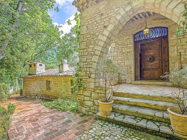 Villa for Sale in Tourrettes Sur Loup, Vence, St. Paul Area 14