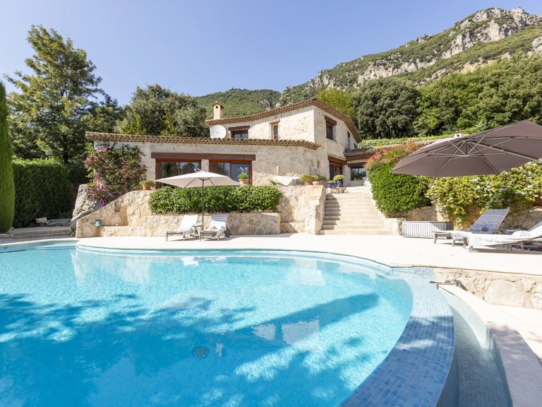 Villa for Sale in Tourrettes Sur Loup, Vence, St. Paul Area 2