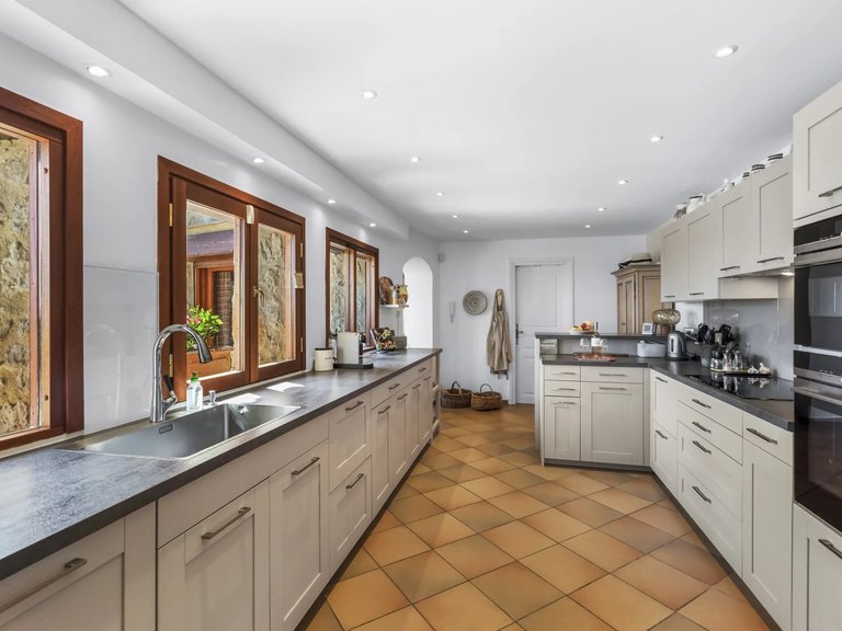 Villa for Sale in Tourrettes Sur Loup, Vence, St. Paul Area 13