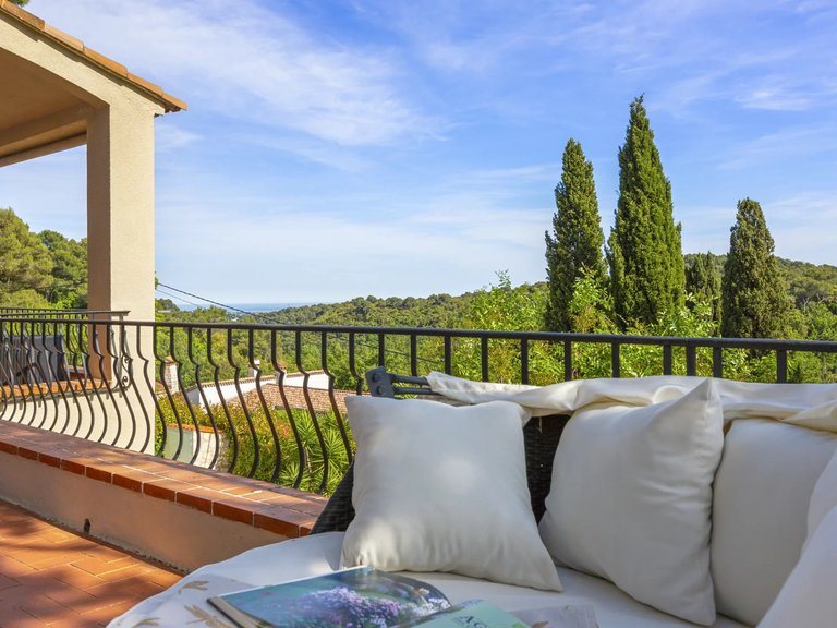 Villa for Sale in Vence, Vence, St. Paul Area 2