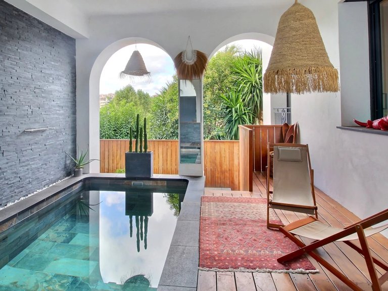 Villa for Sale in Cannes, Cannes Area 1
