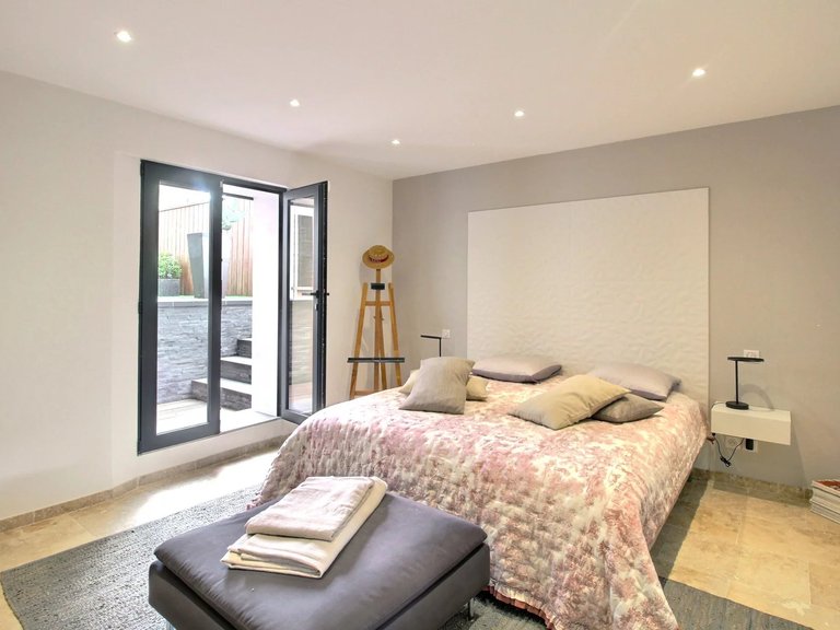 Villa for Sale in Cannes, Cannes Area 10