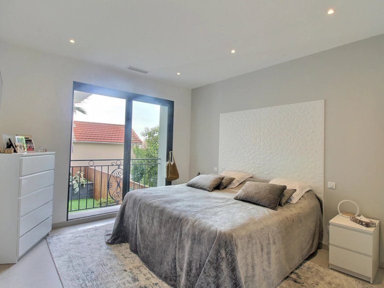 Villa for Sale in Cannes, Cannes Area 12