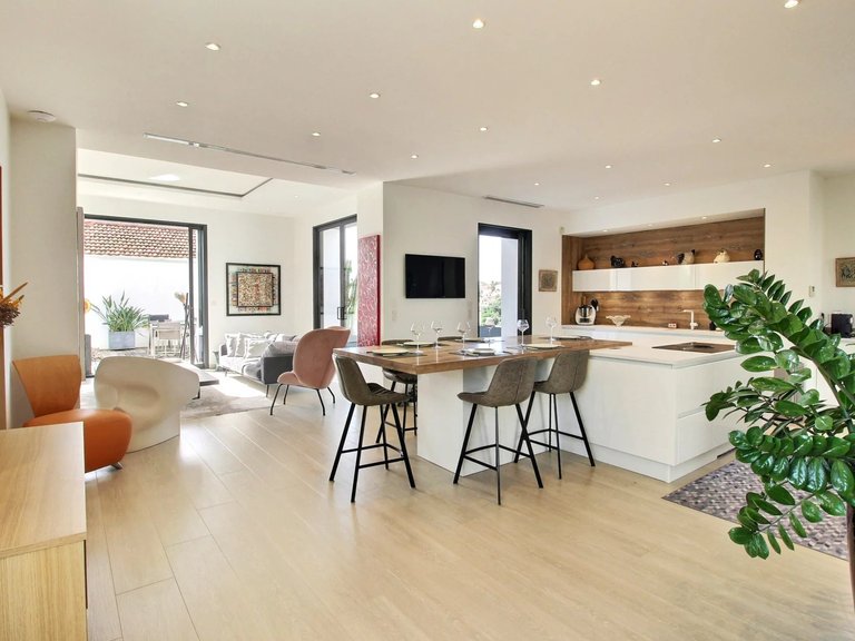 Villa for Sale in Cannes, Cannes Area 3