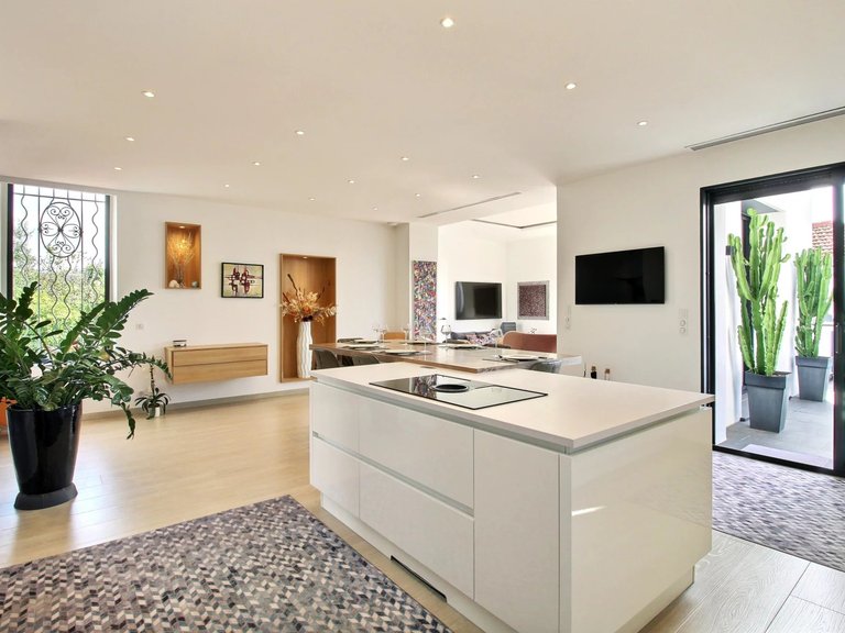 Villa for Sale in Cannes, Cannes Area 6
