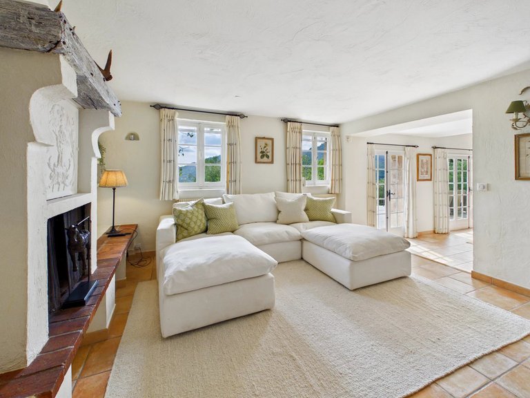 Villa for Sale in Tourrettes Sur Loup, Vence, St. Paul Area 8