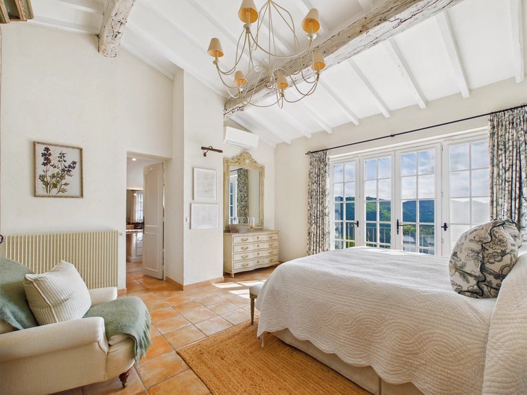 Villa for Sale in Tourrettes Sur Loup, Vence, St. Paul Area 13