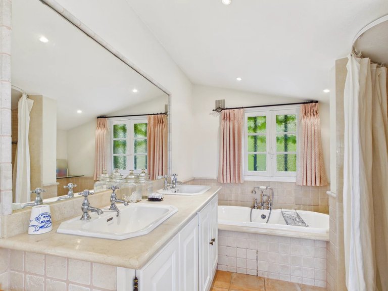 Villa for Sale in Tourrettes Sur Loup, Vence, St. Paul Area 14