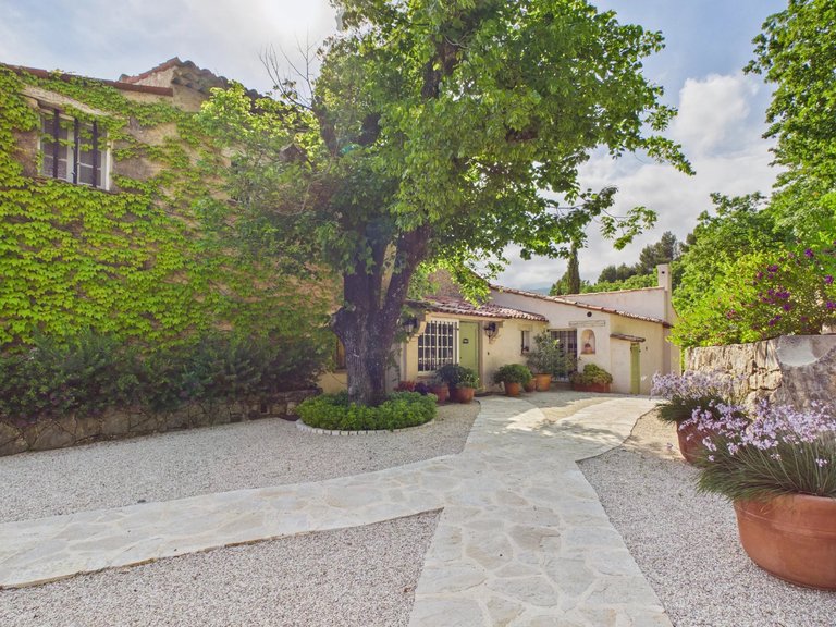 Villa for Sale in Tourrettes Sur Loup, Vence, St. Paul Area 17