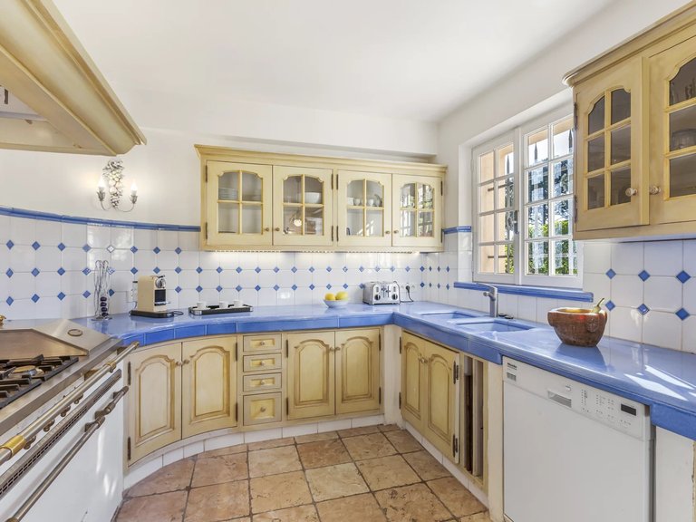 Villa for Sale in Speracedes, Mougins, Valbonne, Grasse Area 13