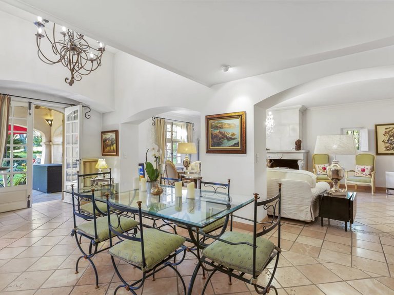 Villa for Sale in Speracedes, Mougins, Valbonne, Grasse Area 14