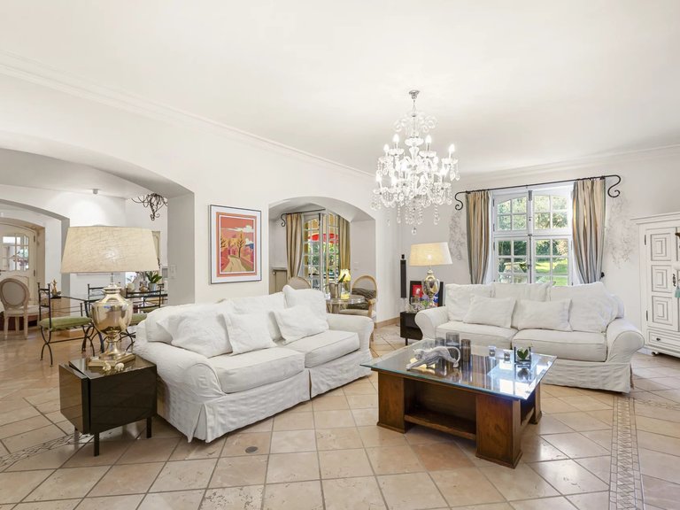 Villa for Sale in Speracedes, Mougins, Valbonne, Grasse Area 17