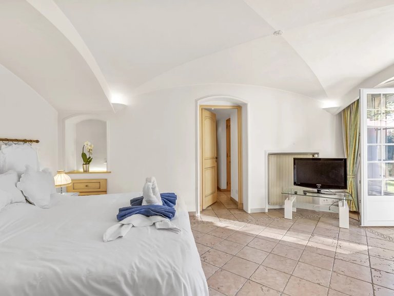 Villa for Sale in Speracedes, Mougins, Valbonne, Grasse Area 20