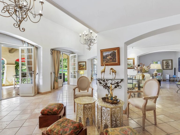 Villa for Sale in Speracedes, Mougins, Valbonne, Grasse Area 10