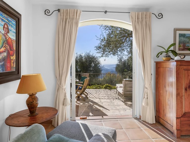 Villa for Sale in Cabris, Mougins, Valbonne, Grasse Area 15