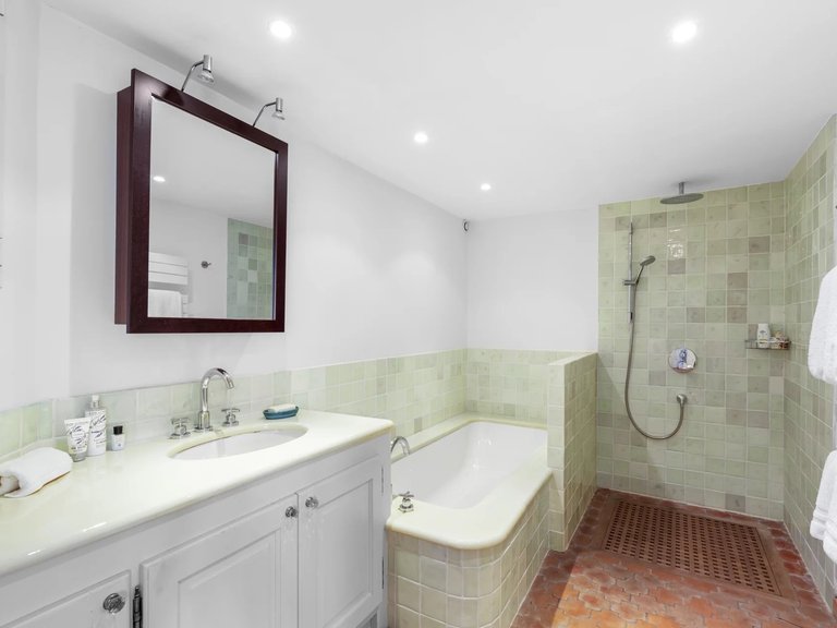 Villa for Sale in Cabris, Mougins, Valbonne, Grasse Area 20