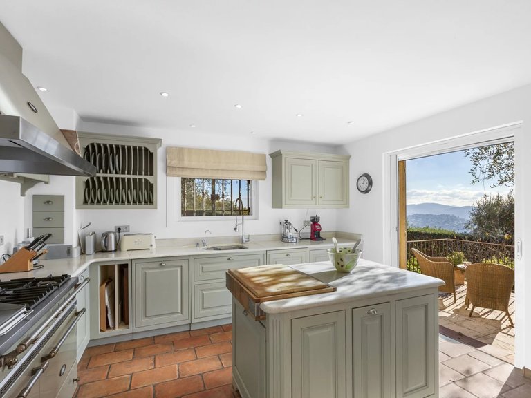 Villa for Sale in Cabris, Mougins, Valbonne, Grasse Area 7